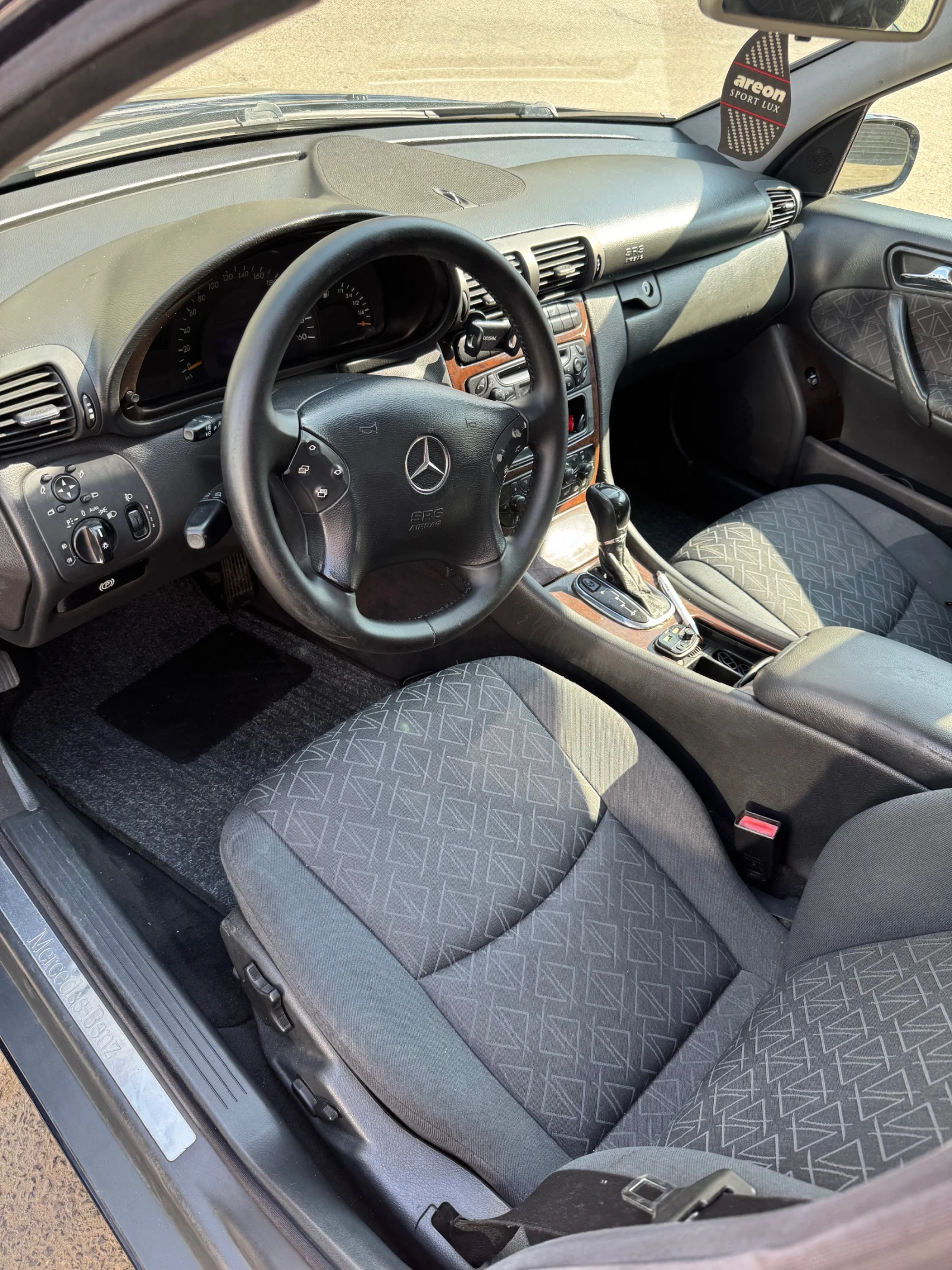 Mercedes-Benz C 220, снимка 9 - Автомобили и джипове - 54056567