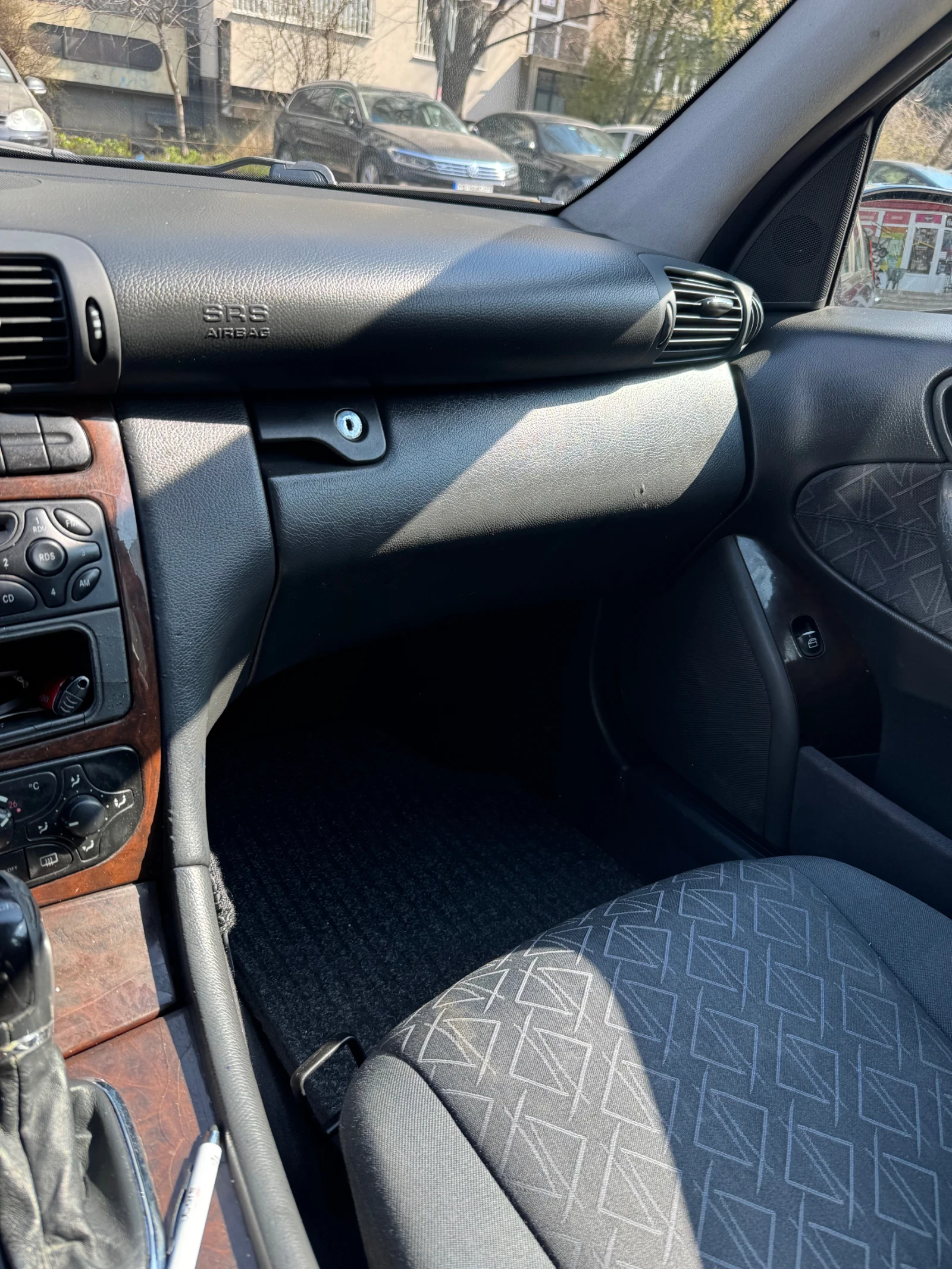 Mercedes-Benz C 220, снимка 7 - Автомобили и джипове - 54056567