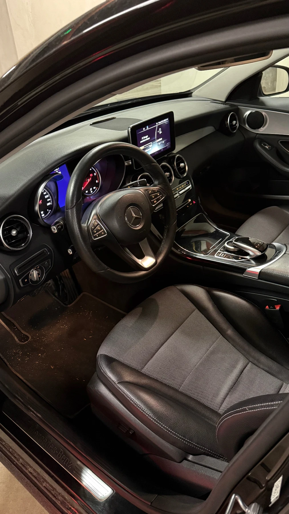 Mercedes-Benz C 220, снимка 5 - Автомобили и джипове - 54541527
