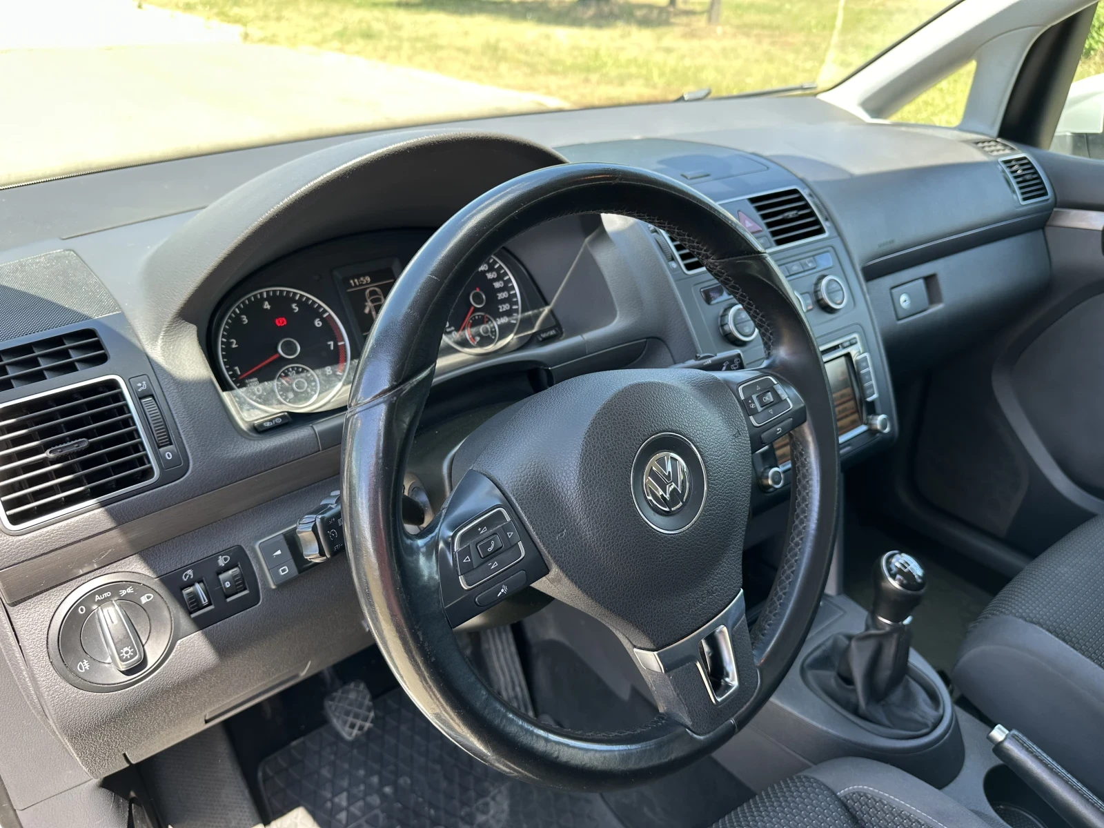 VW Touran TGI , снимка 12 - Автомобили и джипове - 55419751