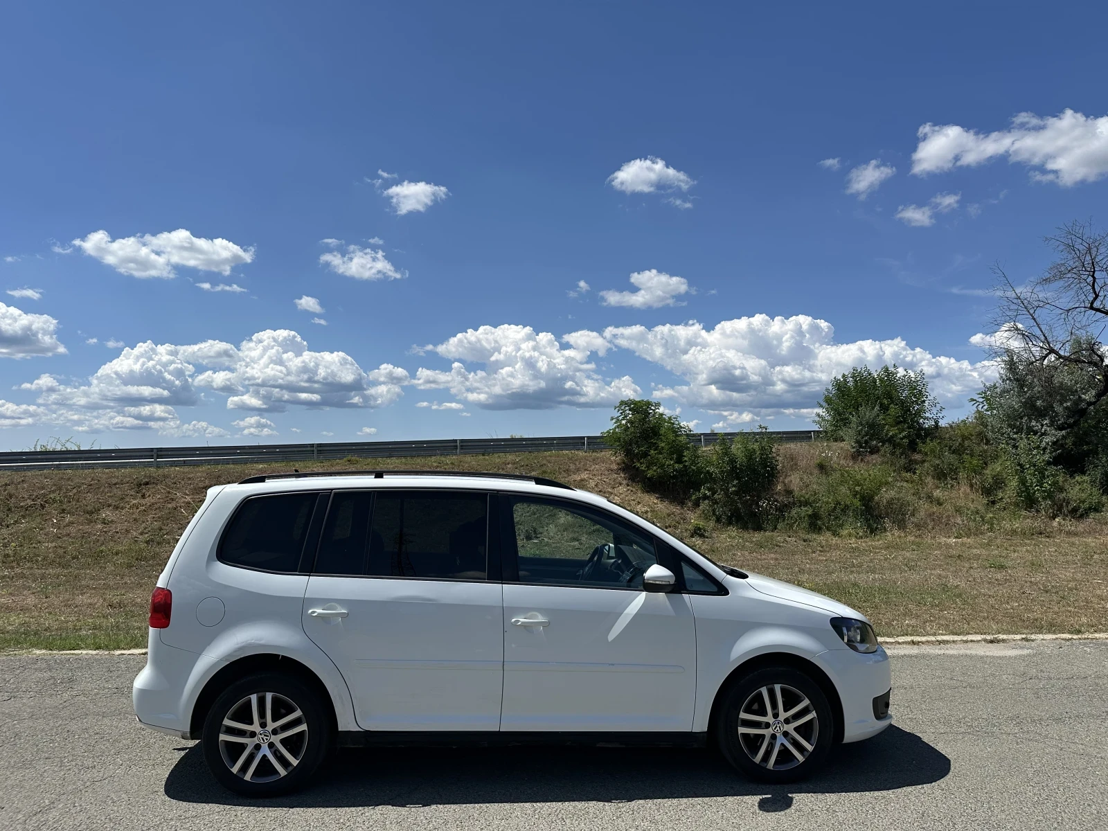 VW Touran TGI , снимка 4 - Автомобили и джипове - 55419751