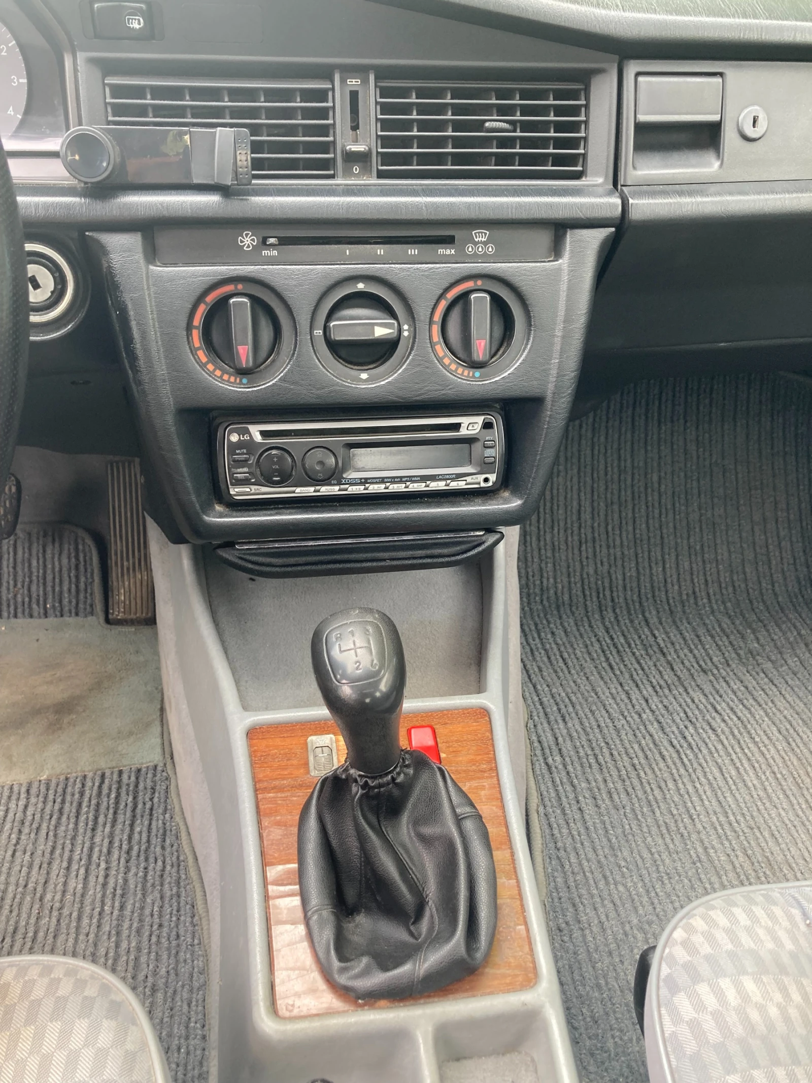 Mercedes-Benz 190 1.8, снимка 9 - Автомобили и джипове - 55375730