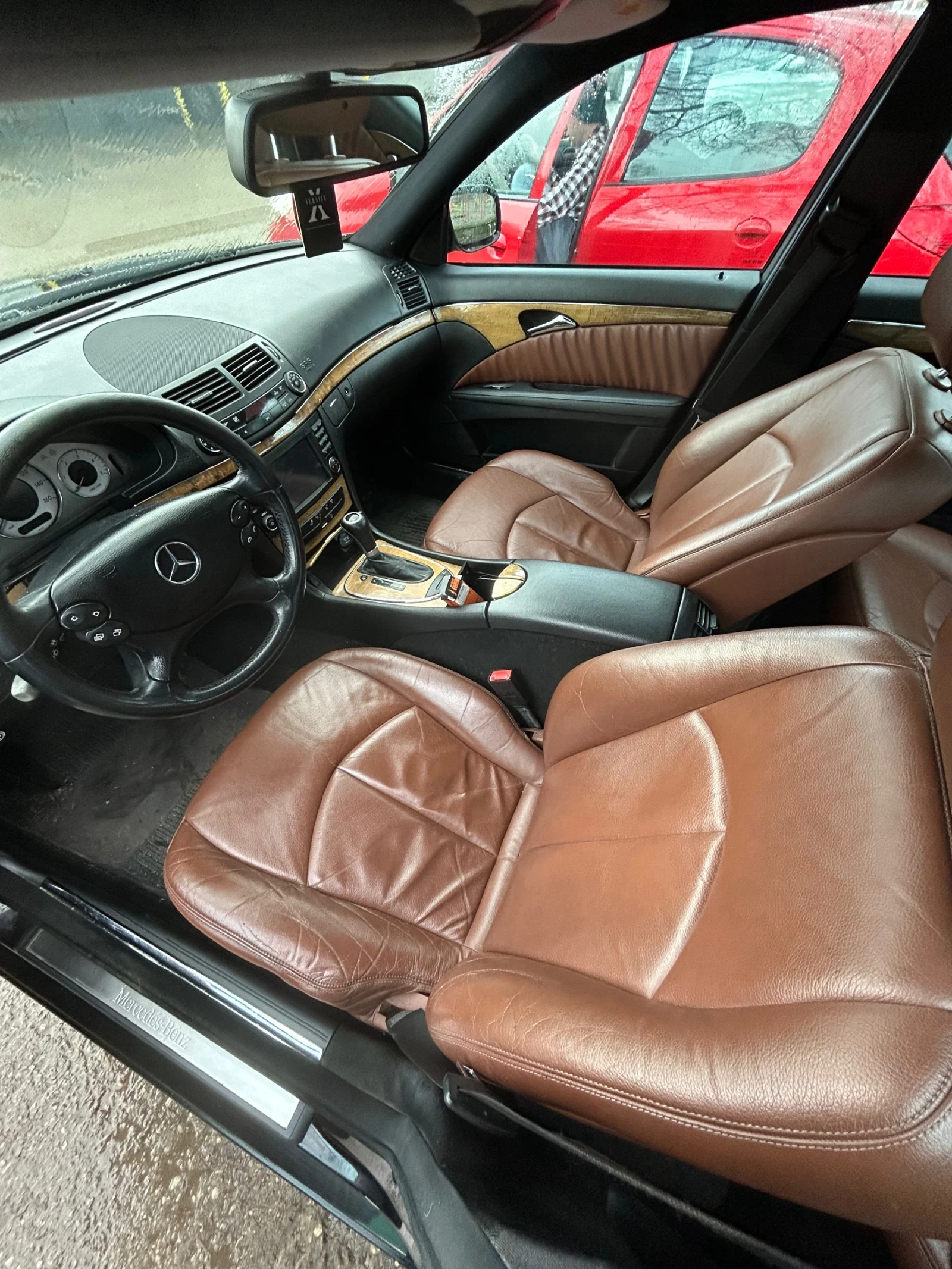 Mercedes-Benz E 320, снимка 5 - Автомобили и джипове - 55646195