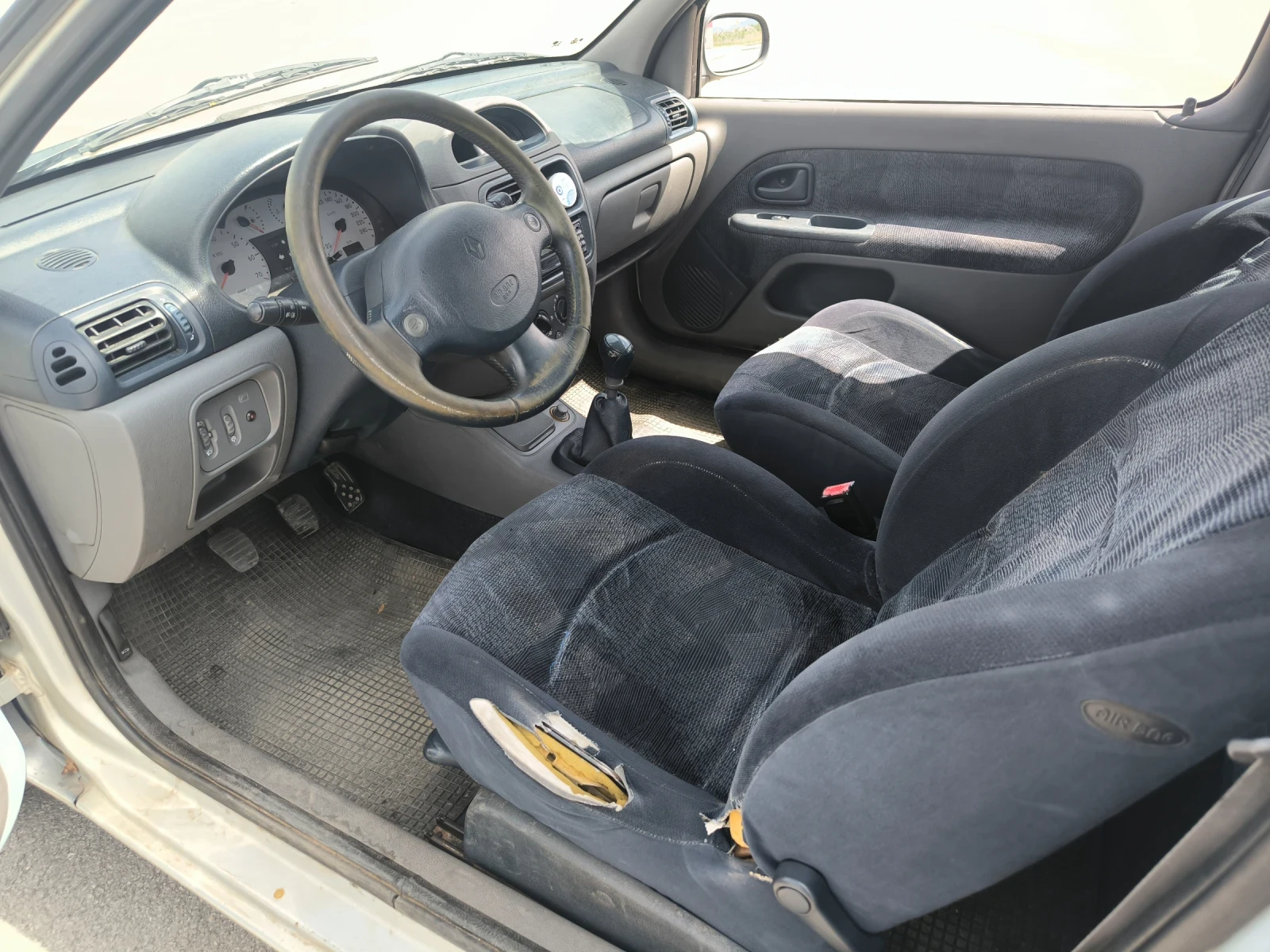 Renault Clio 1.6 107 к.с., снимка 8 - Автомобили и джипове - 56613143