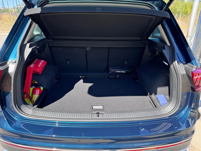 VW Tiguan Elegance - лизинг, гаражна, готова за зимата, снимка 9 - Автомобили и джипове - 52473368