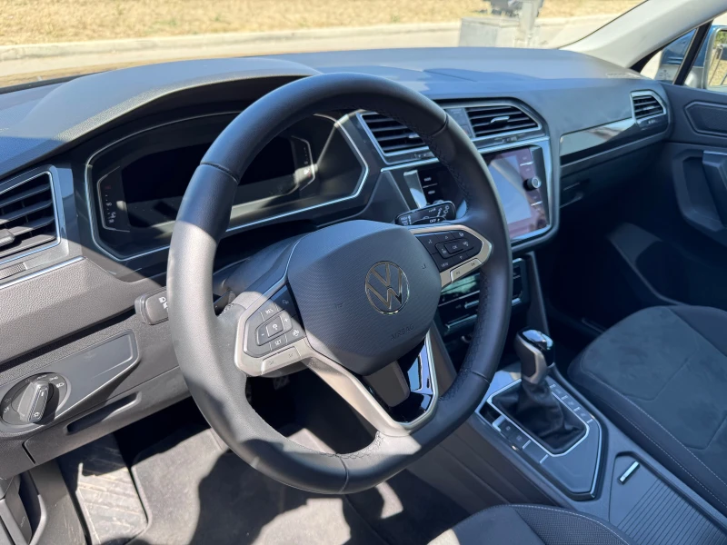 VW Tiguan Elegance - лизинг, гаражна, готова за зимата, снимка 13 - Автомобили и джипове - 52473368