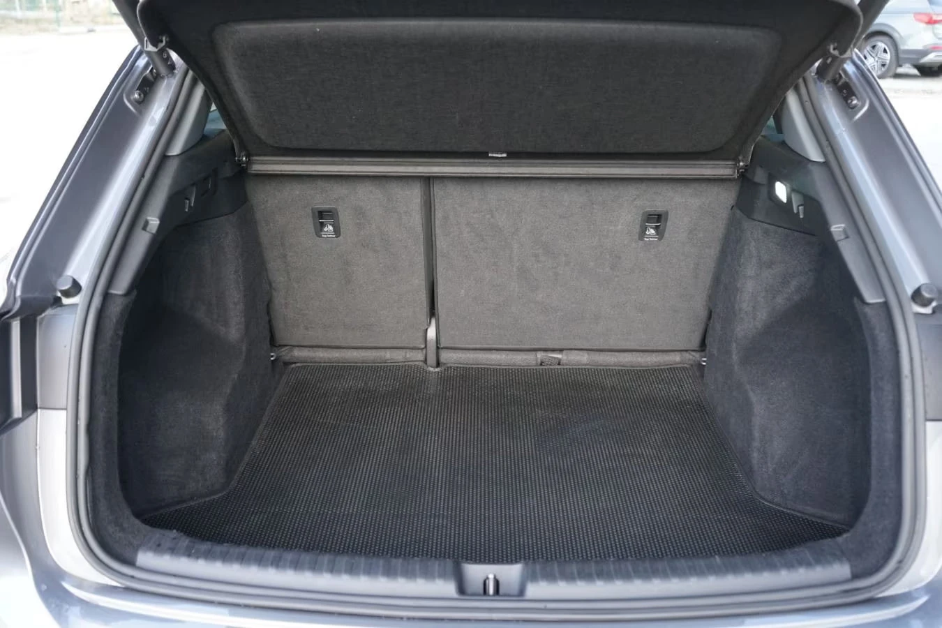 Audi Q4 45e-TRON/265HP/QUATTRO/BASIS/MATRIX/CAM/LED/913g, снимка 15 - Автомобили и джипове - 53815346