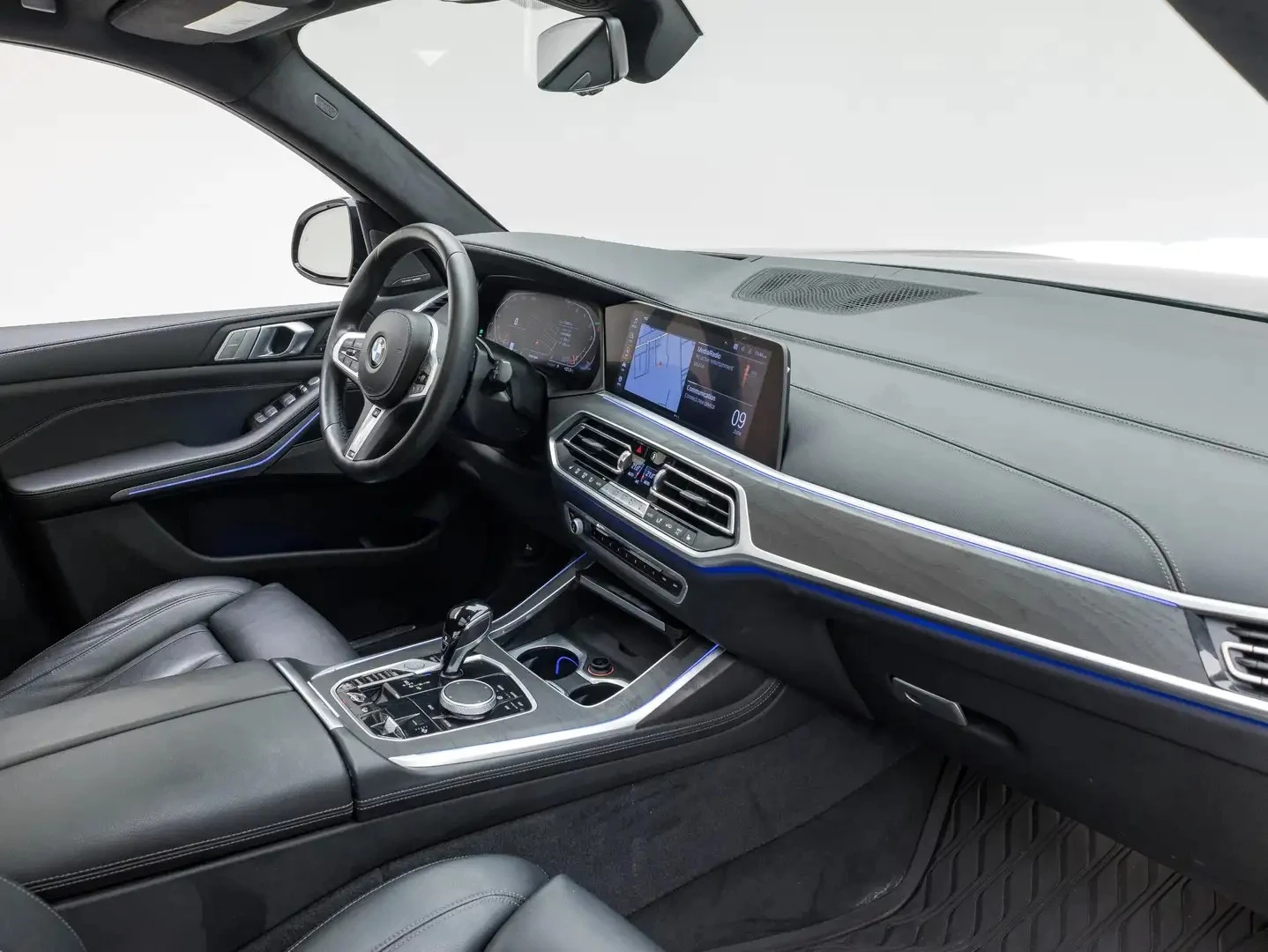 BMW X7 xDrive40i* LASER* M-SPORT* 360* HARMAN KARDON* PAN, снимка 15 - Автомобили и джипове - 55624348