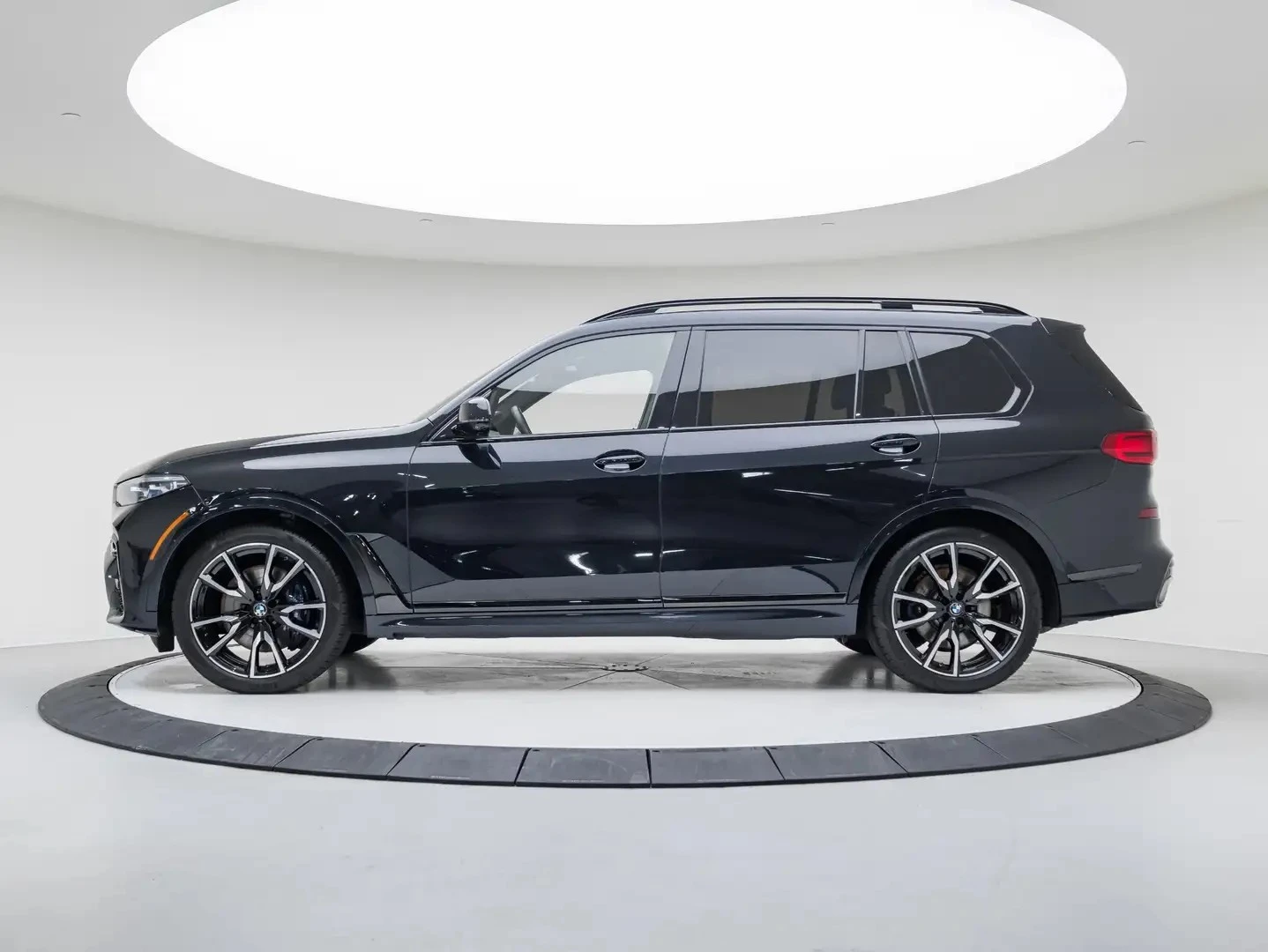 BMW X7 xDrive40i* LASER* M-SPORT* 360* HARMAN KARDON* PAN, снимка 2 - Автомобили и джипове - 55624348