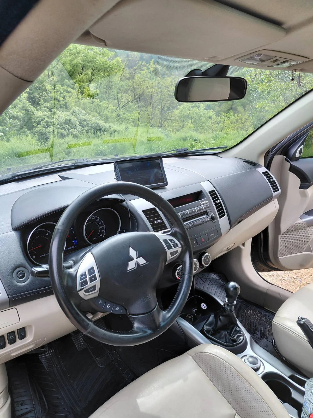 Mitsubishi Outlander, снимка 5 - Автомобили и джипове - 55951277