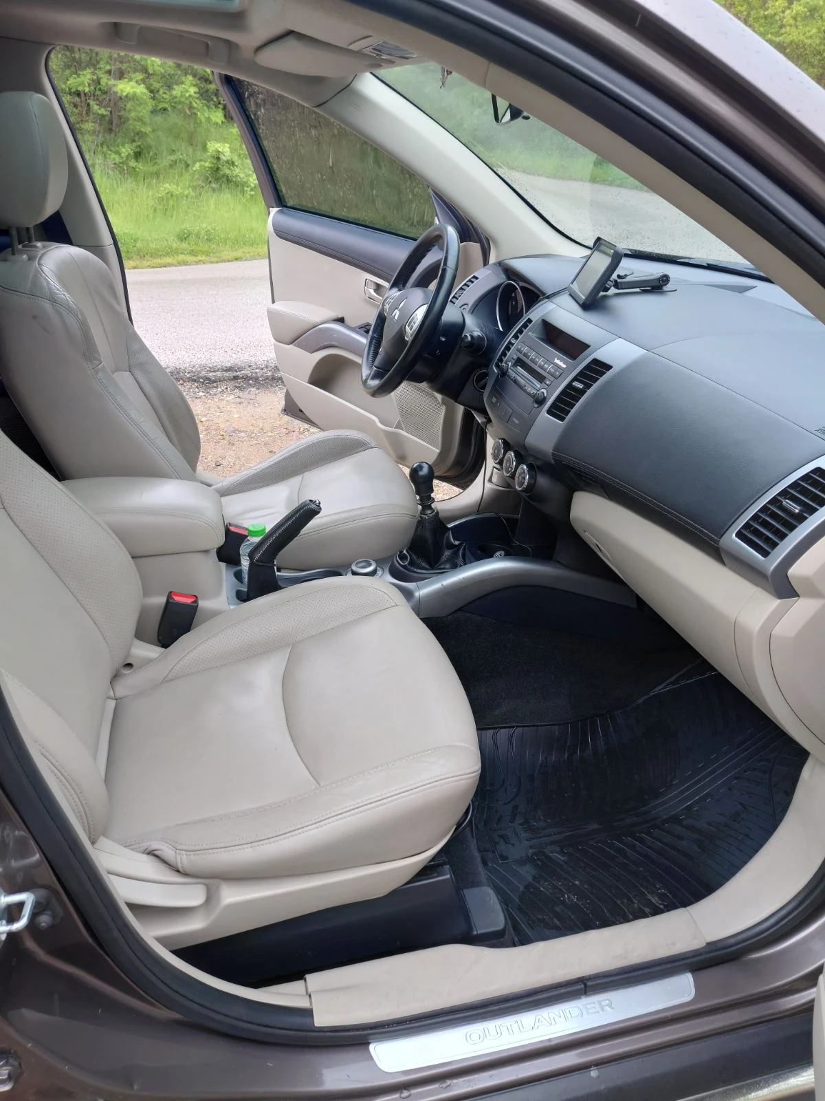 Mitsubishi Outlander, снимка 7 - Автомобили и джипове - 55951277