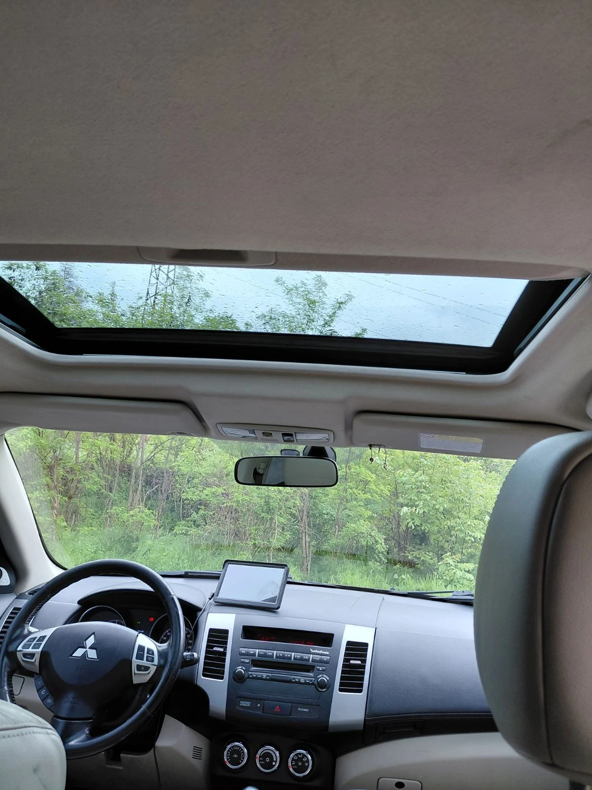 Mitsubishi Outlander, снимка 8 - Автомобили и джипове - 55951277