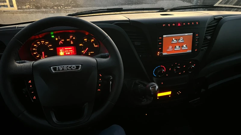 Iveco 35c15 7места климатик РЕАЛНИ КИЛОМЕТРИ, снимка 8 - Бусове и автобуси - 52171364