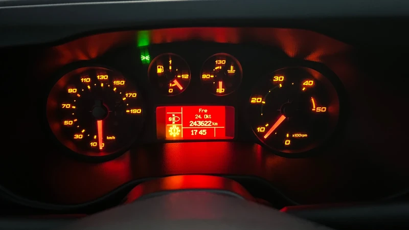 Iveco 35c15 7места климатик РЕАЛНИ КИЛОМЕТРИ, снимка 12 - Бусове и автобуси - 52171364