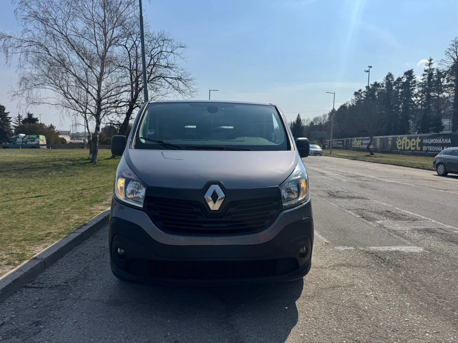 Renault Trafic Климатик Мултимедия, снимка 2 - Бусове и автобуси - 53875059