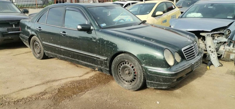 Mercedes-Benz E 220 2.2, снимка 1 - Автомобили и джипове - 45776652