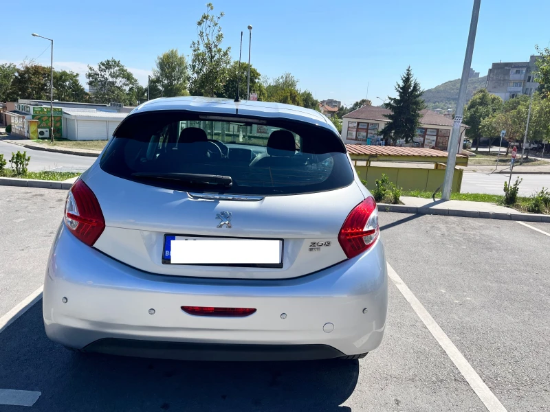 Peugeot 208, снимка 13 - Автомобили и джипове - 47233597