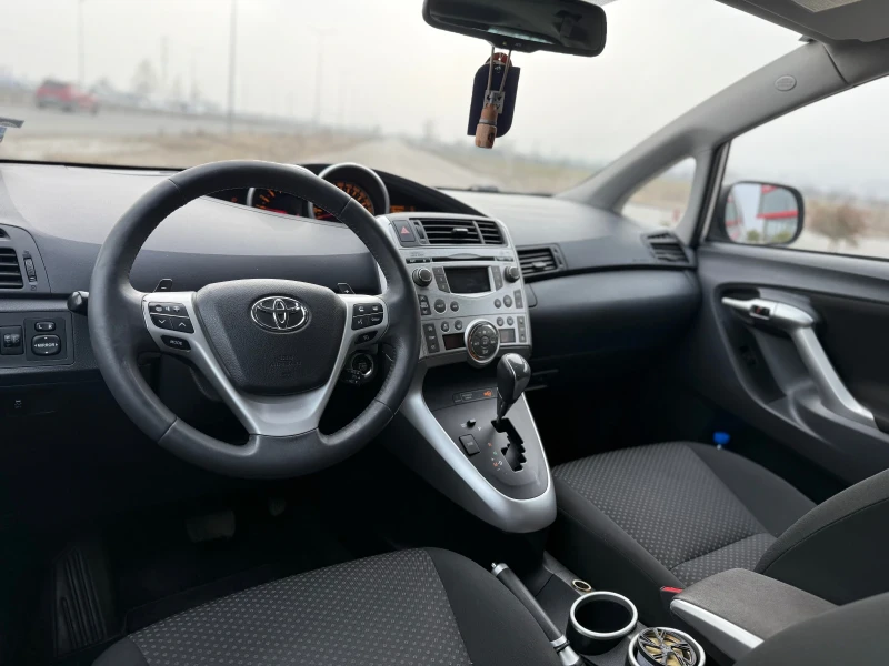 Toyota Verso АВТОМАТИК, снимка 9 - Автомобили и джипове - 49419103