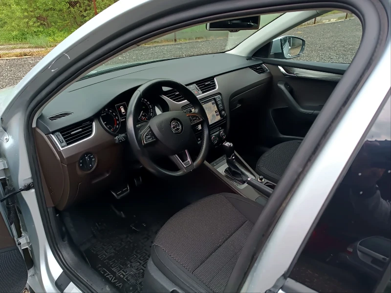 Skoda Octavia Scout 4x4 DSG , снимка 11 - Автомобили и джипове - 50061567