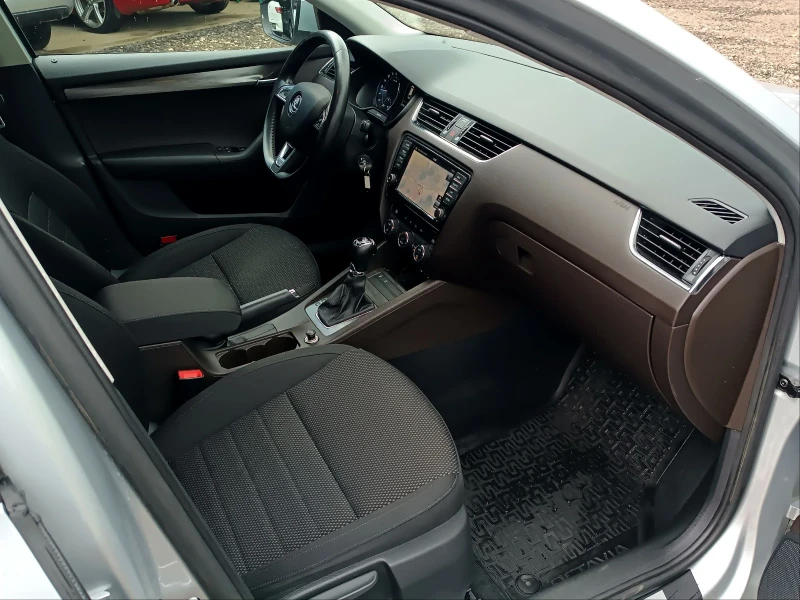 Skoda Octavia Scout 4x4 DSG , снимка 8 - Автомобили и джипове - 50061567