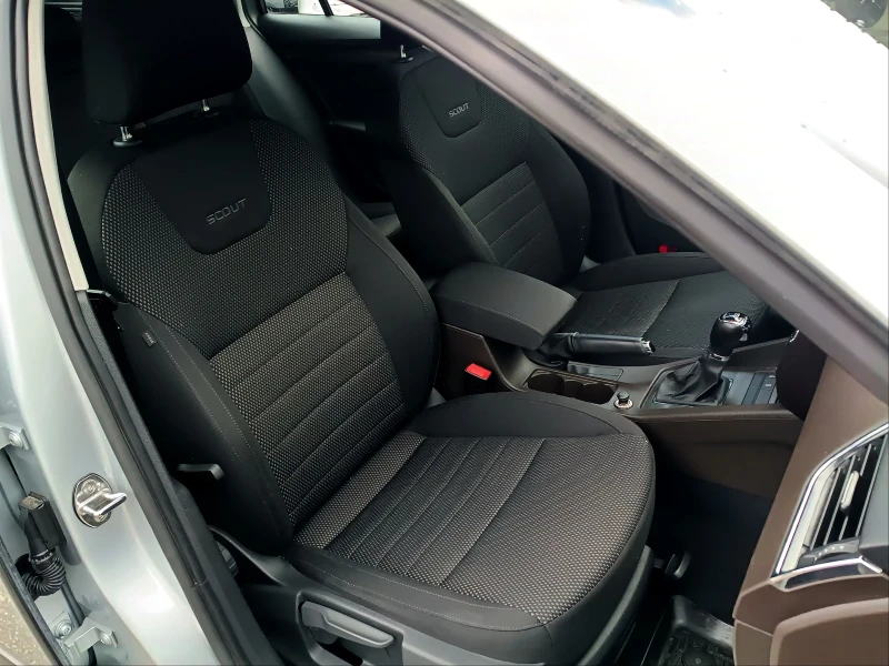 Skoda Octavia Scout 4x4 DSG , снимка 9 - Автомобили и джипове - 50061567