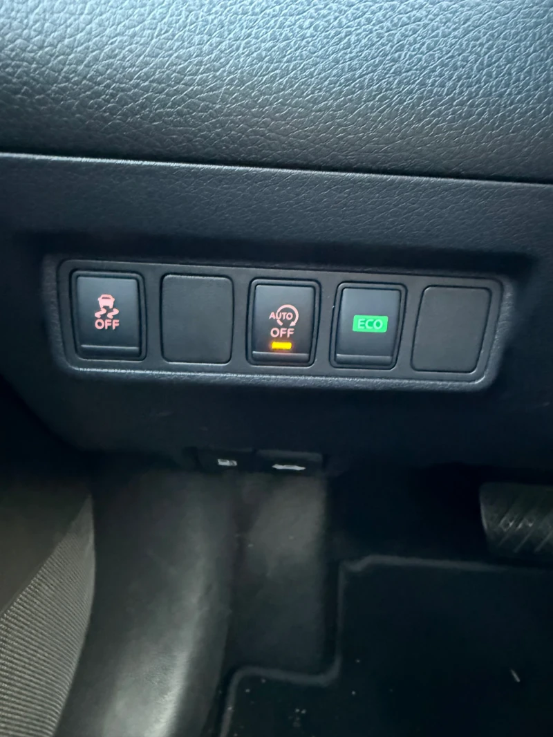 Nissan Pulsar N-Connecta, снимка 10 - Автомобили и джипове - 51833953