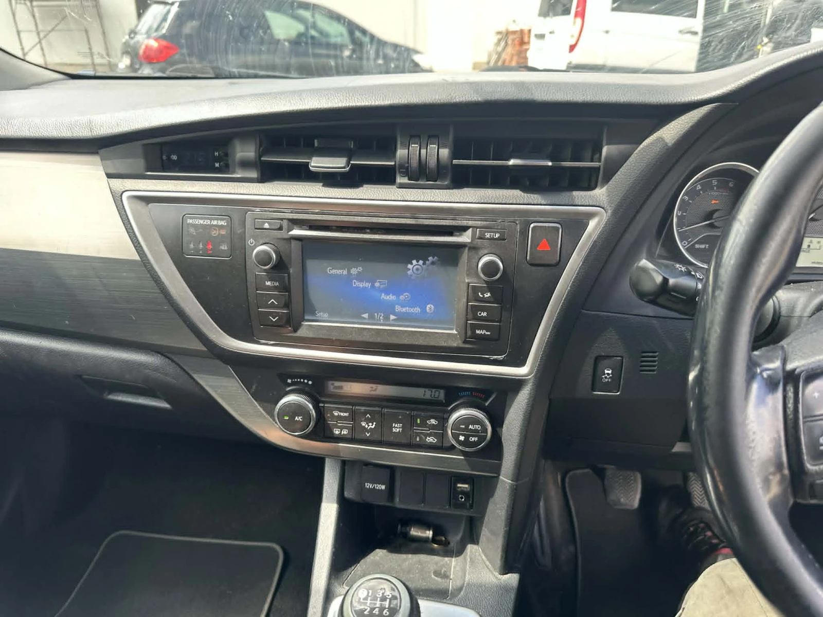 Toyota Auris 1. 4 D-4D, 90  НА ЧАСТИ, снимка 11 - Автомобили и джипове - 52982457