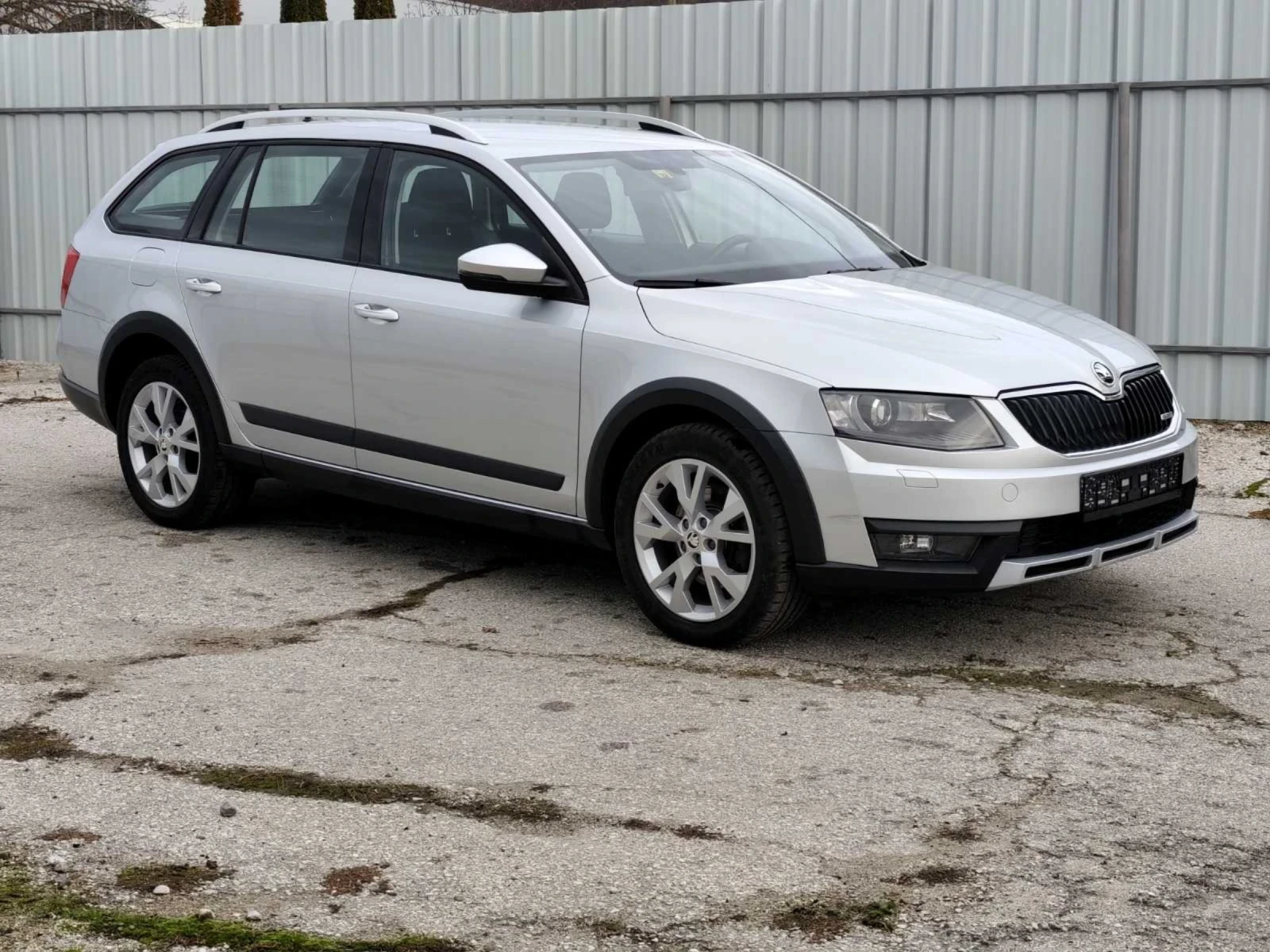Skoda Octavia Scout 4x4 DSG  - изображение 3
