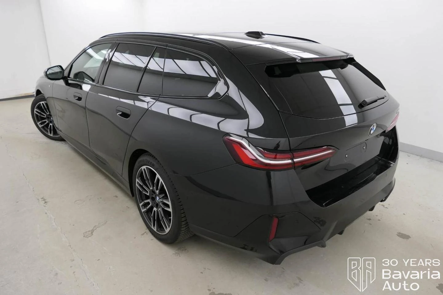 BMW 520 d Touring  M Sport Paket Steptronic - изображение 2