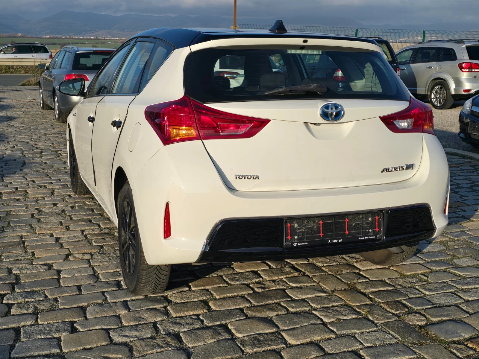 Toyota Auris 1.8HYBRID EU5B ОБСЛУЖЕНА НОВИ ГУМИ - изображение 8