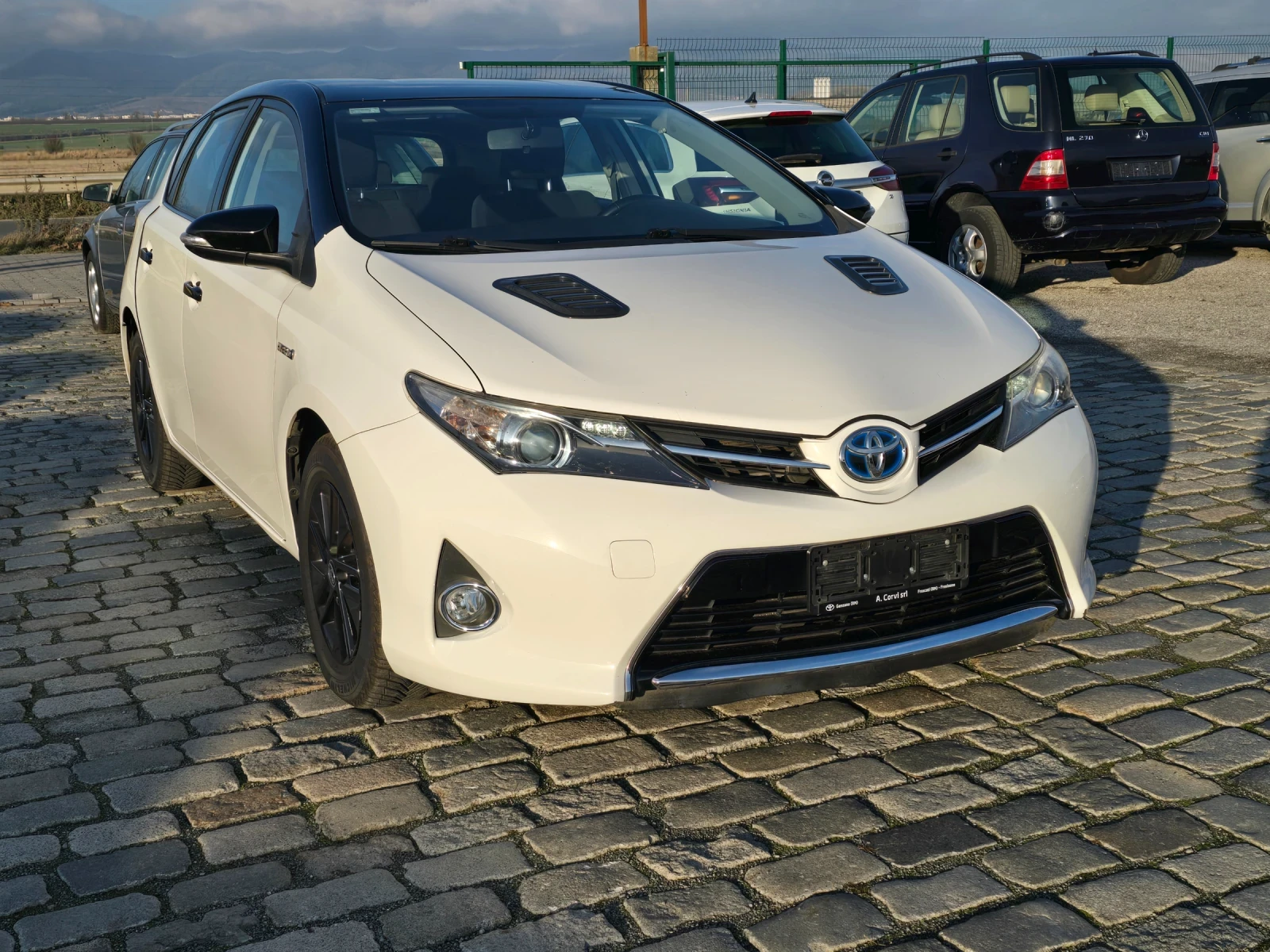 Toyota Auris 1.8HYBRID EU5B ОБСЛУЖЕНА НОВИ ГУМИ - изображение 3
