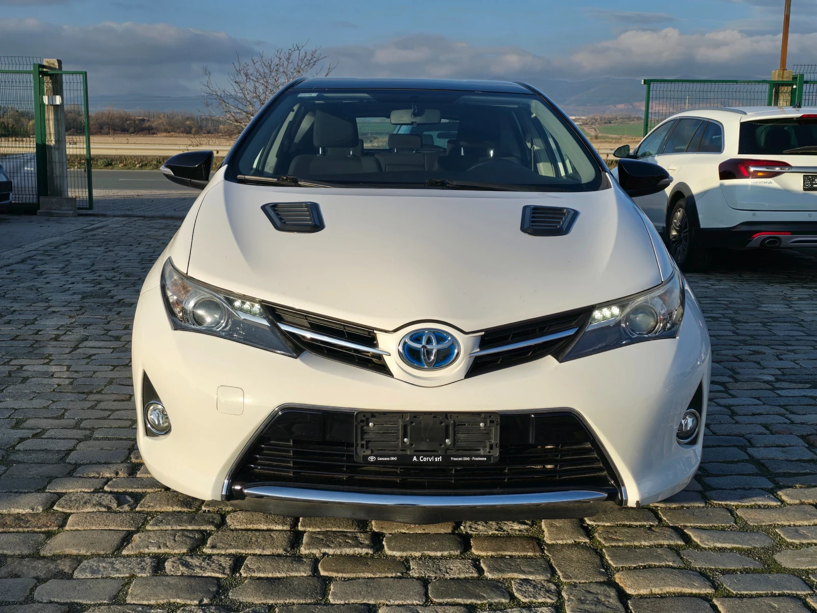 Toyota Auris 1.8HYBRID EU5B ОБСЛУЖЕНА НОВИ ГУМИ - изображение 2