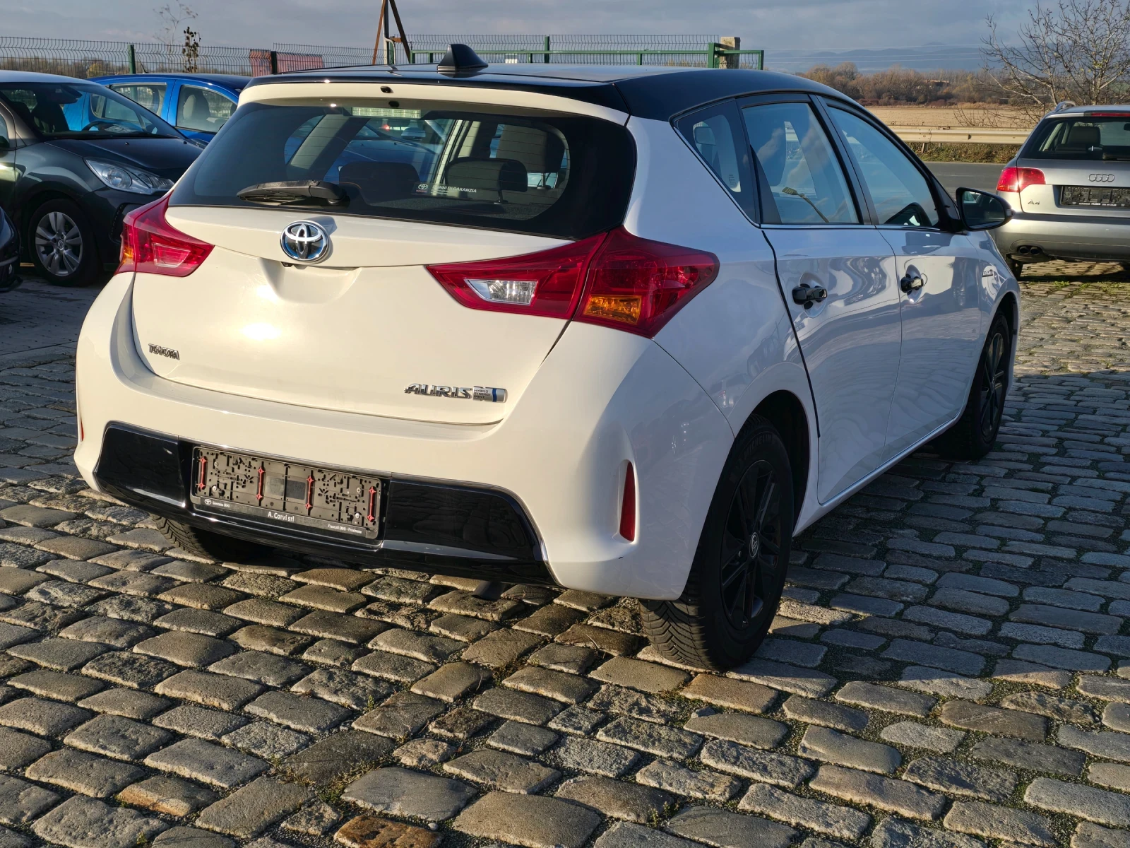 Toyota Auris 1.8HYBRID EU5B ОБСЛУЖЕНА НОВИ ГУМИ - изображение 6