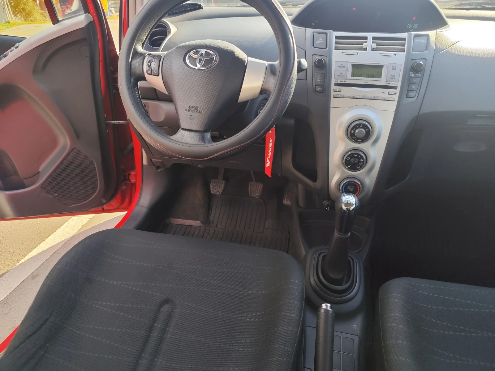 Toyota Yaris D4D, снимка 17 - Автомобили и джипове - 54056919