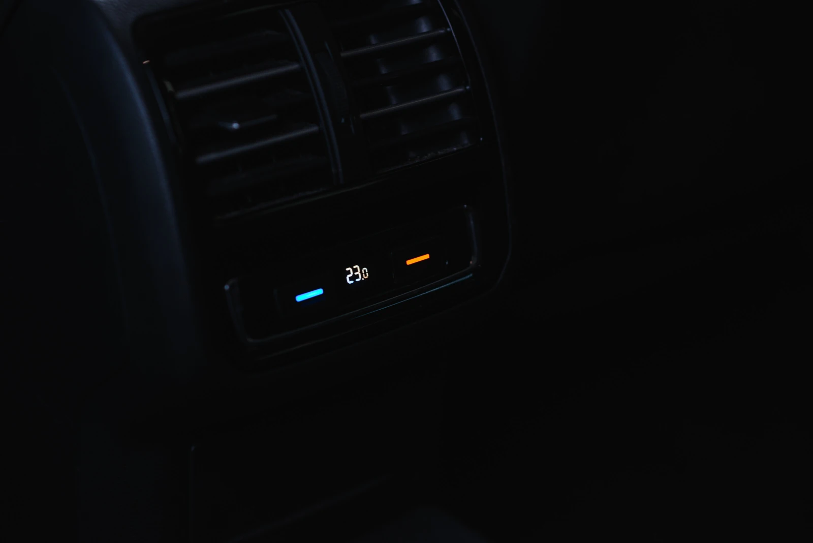 VW Passat 2.0 TDI BLUEMOTION 150к.с. B8, снимка 16 - Автомобили и джипове - 54255985