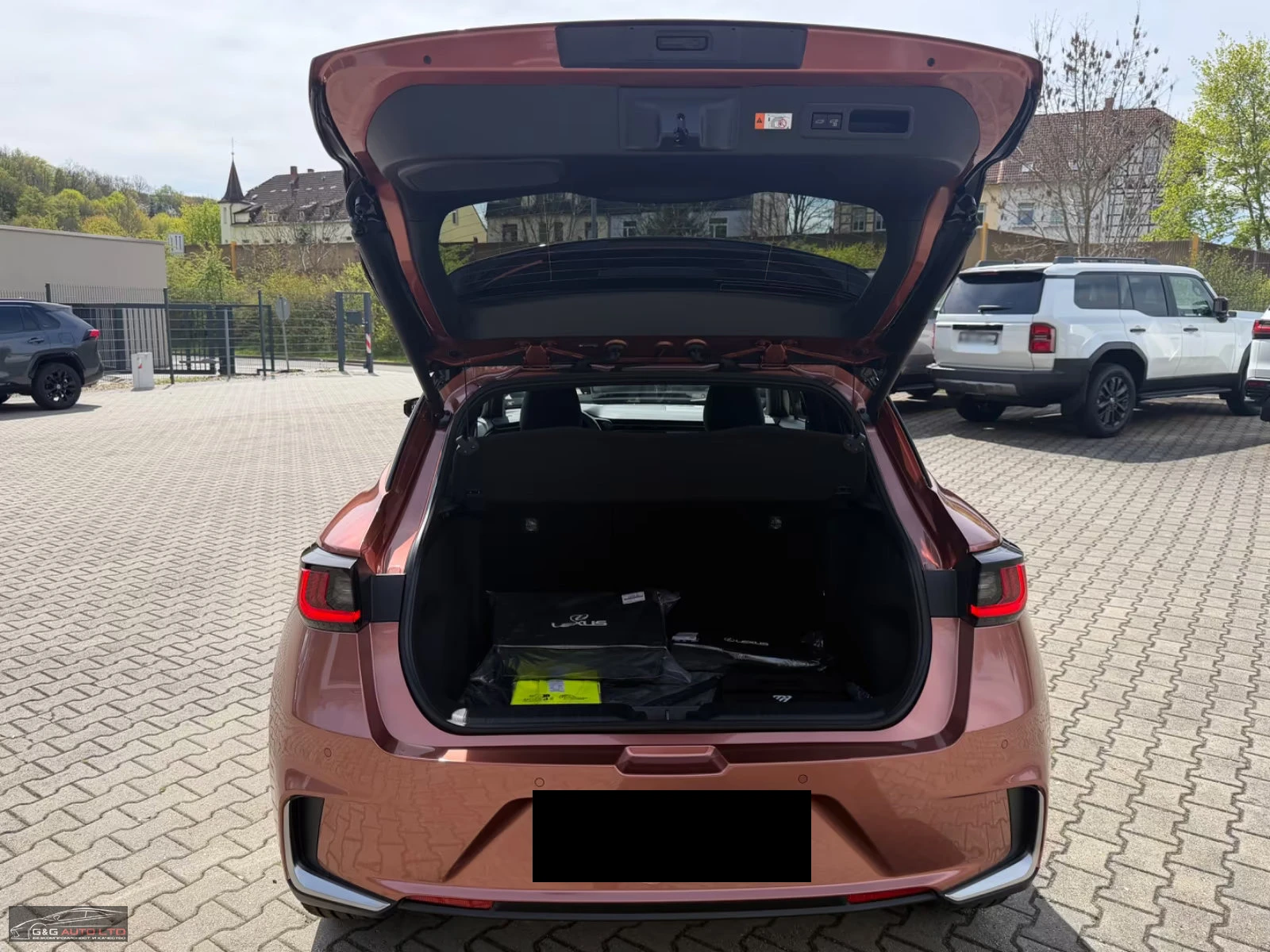 Lexus LBX НОВ!/HEV/136HP/COOL/HUD/NAVI/360/LED/KLESS/406z, снимка 8 - Автомобили и джипове - 54511213