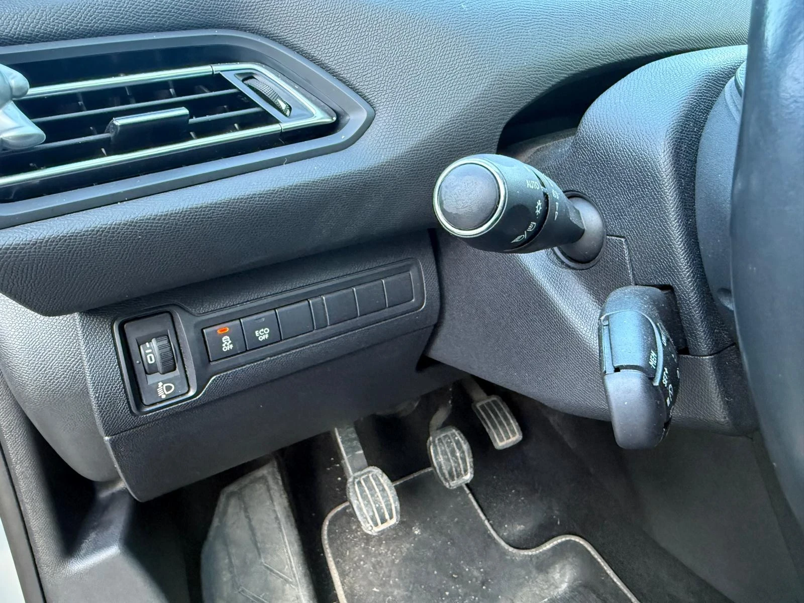 Peugeot 308 1.6 HDI 120к.с ЕВРО 6 ПАНОРАМА, снимка 11 - Автомобили и джипове - 54839090