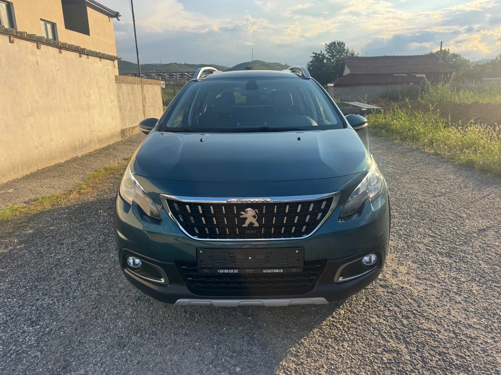Peugeot 2008 1.2T * ALLURE* CAMERA* SERVICE* , снимка 2 - Автомобили и джипове - 55034613
