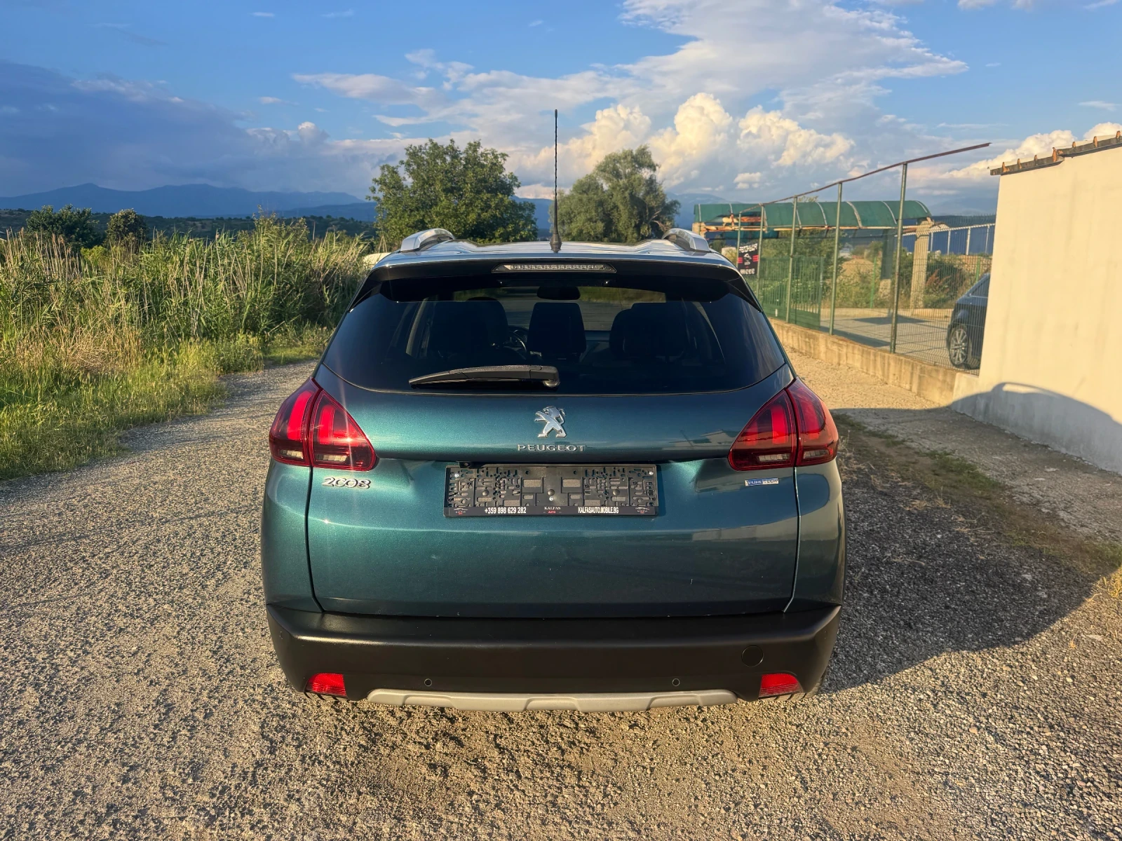 Peugeot 2008 1.2T * ALLURE* CAMERA* SERVICE* , снимка 6 - Автомобили и джипове - 55034613