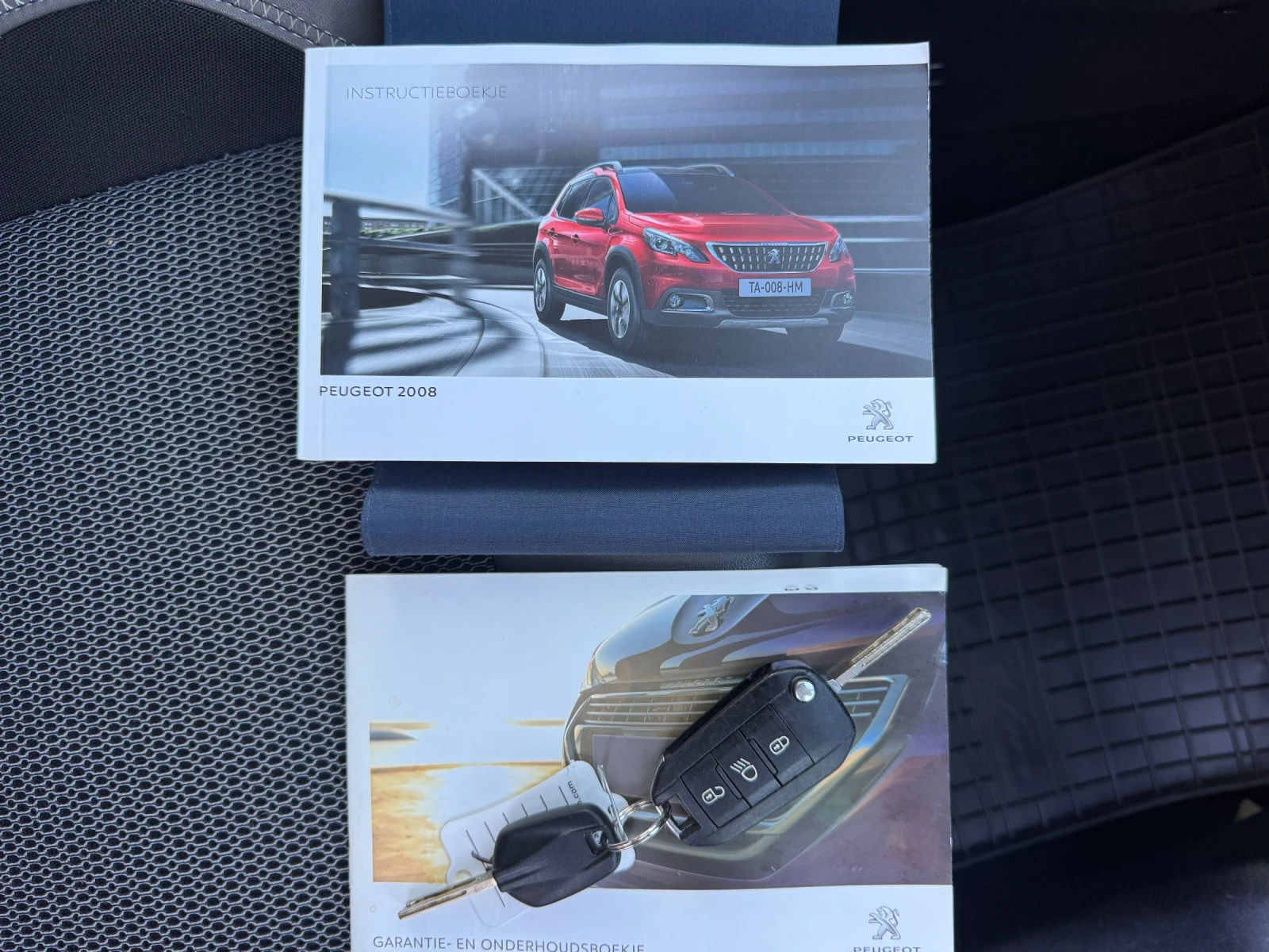 Peugeot 2008 1.2T * ALLURE* CAMERA* SERVICE* , снимка 15 - Автомобили и джипове - 55034613