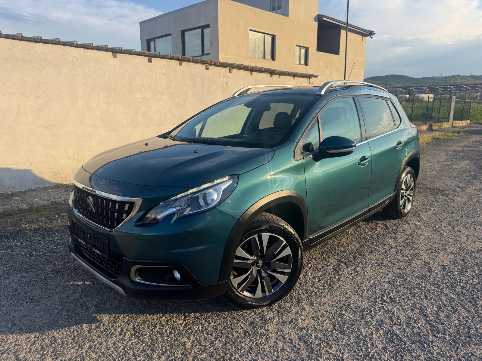 Peugeot 2008 1.2T * ALLURE* CAMERA* SERVICE* 