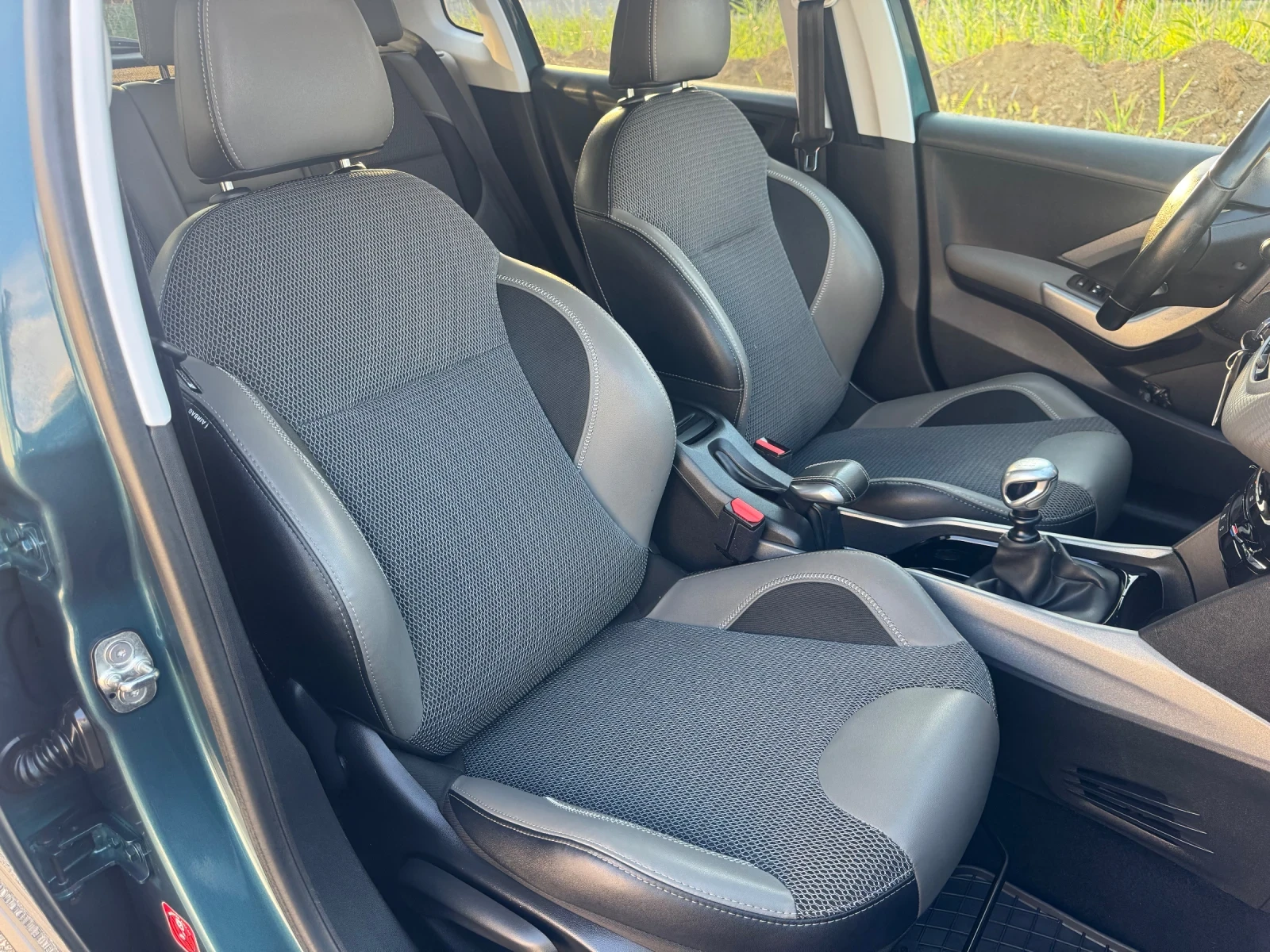 Peugeot 2008 1.2T * ALLURE* CAMERA* SERVICE* , снимка 14 - Автомобили и джипове - 55034613