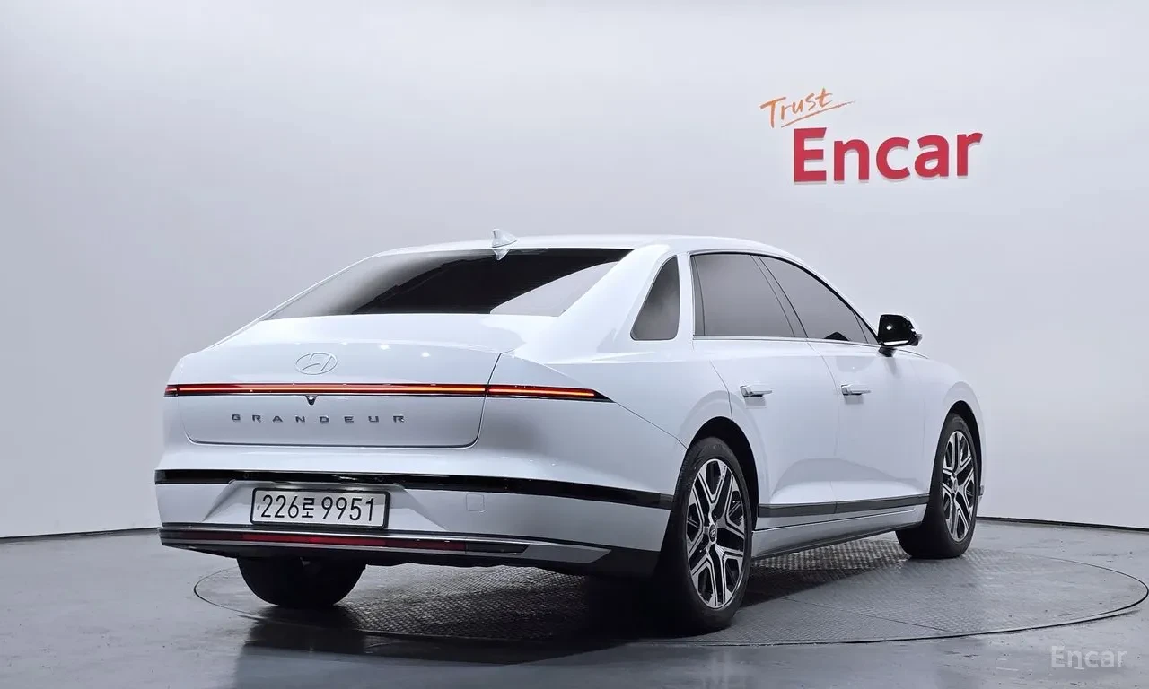 Hyundai Grandeur : Кожен салон | Вентилация на седалките | HUD | , снимка 2 - Автомобили и джипове - 55202087