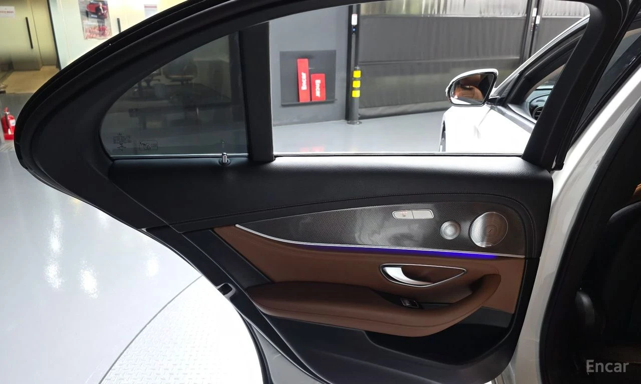 Mercedes-Benz E 350 * ФИКСИРАНА ЦЕНА ДО БЪЛГАРИЯ * АВТОКРЕДИТ, снимка 15 - Автомобили и джипове - 55399111