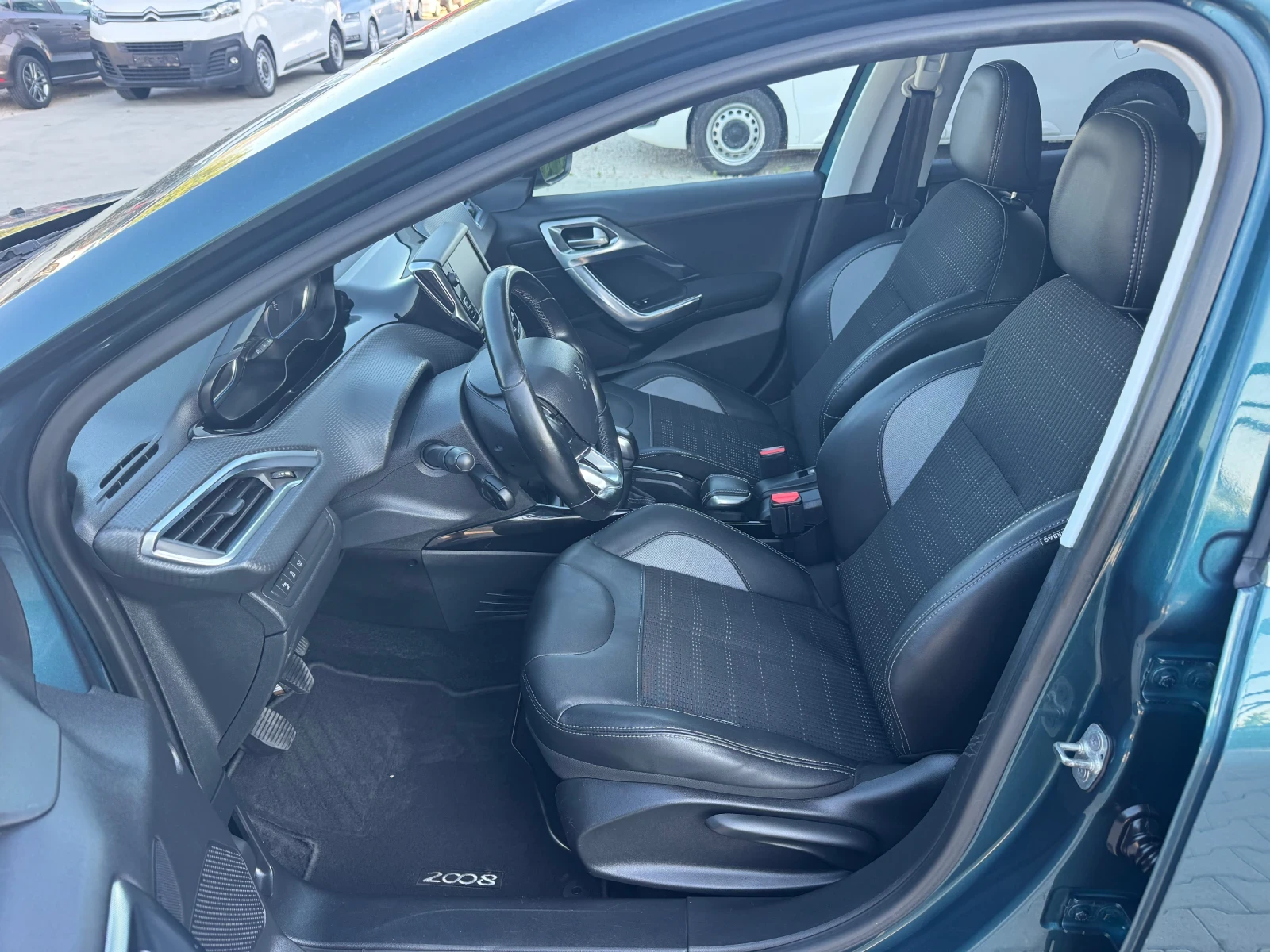Peugeot 2008 1.2 ALLURE FULL EURO-6, снимка 10 - Автомобили и джипове - 55506357