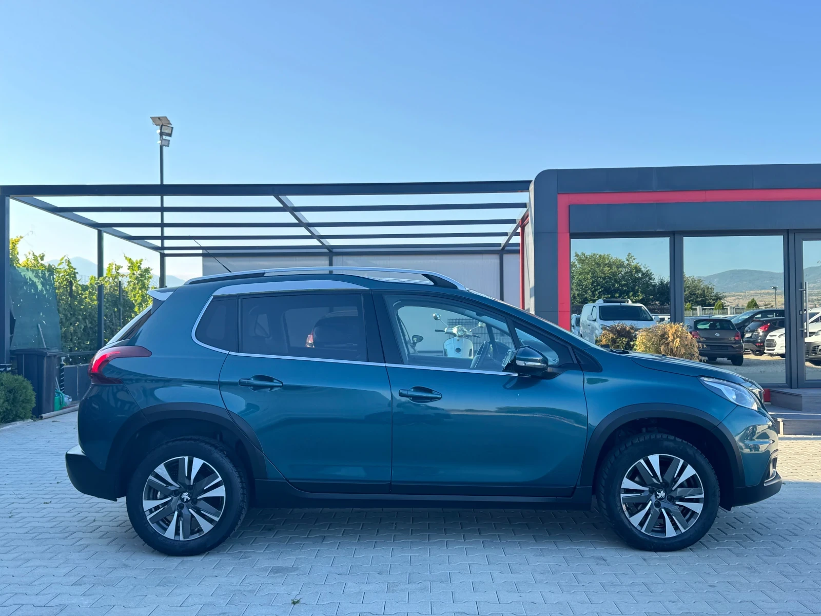 Peugeot 2008 1.2 ALLURE FULL EURO-6, снимка 6 - Автомобили и джипове - 55506357