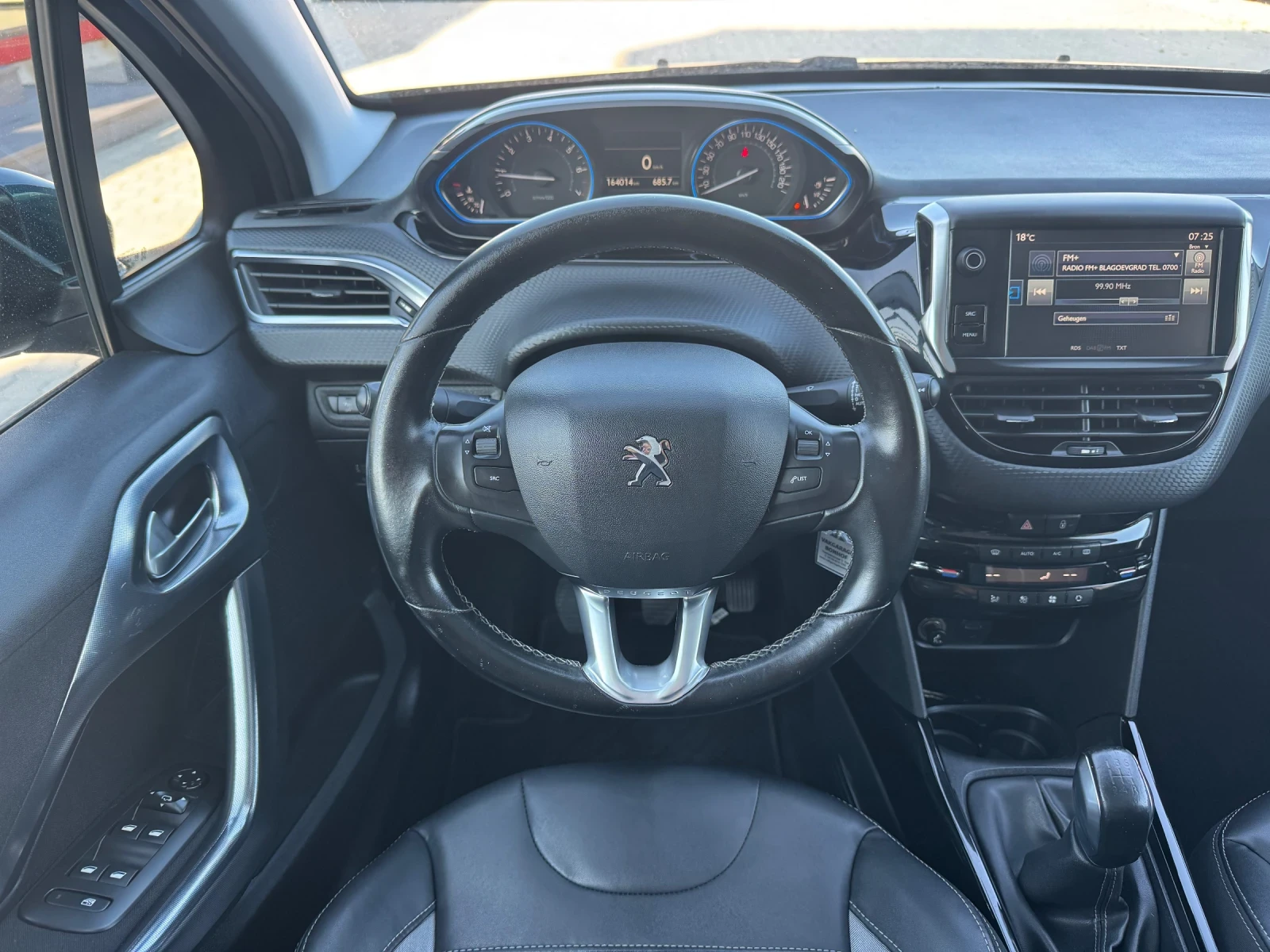 Peugeot 2008 1.2 ALLURE FULL EURO-6, снимка 11 - Автомобили и джипове - 55506357