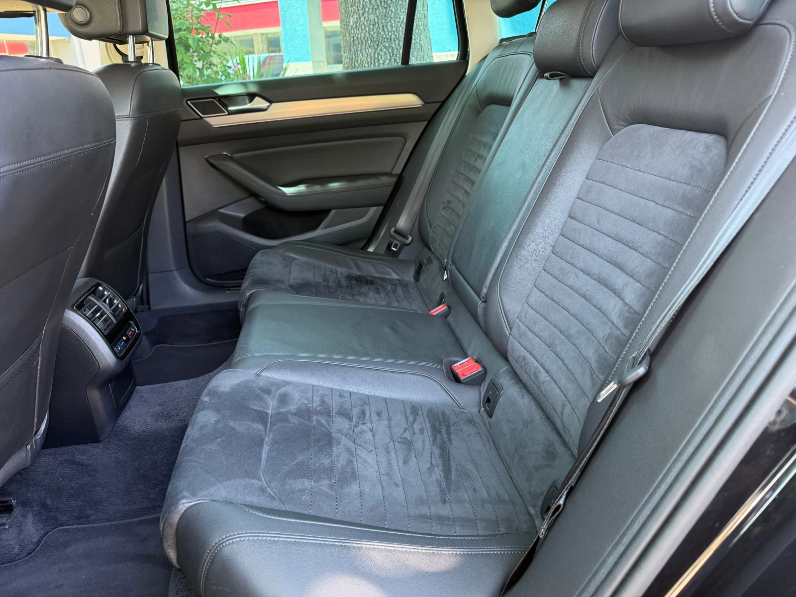 VW Passat 2.0TDi, VIRTUAL, ALCANTARA, DISTRONIK, 190k.c, снимка 6 - Автомобили и джипове - 55593779