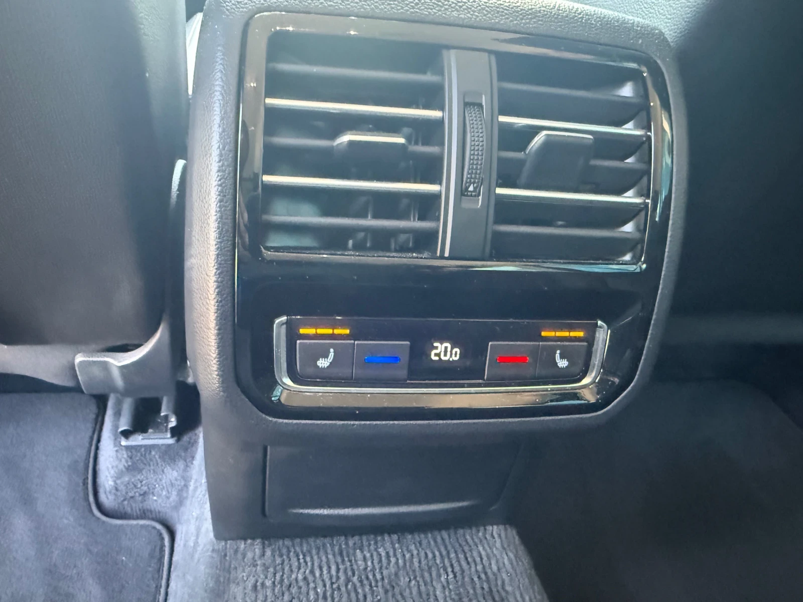 VW Passat 2.0TDi, VIRTUAL, ALCANTARA, DISTRONIK, 190k.c, снимка 8 - Автомобили и джипове - 55593779