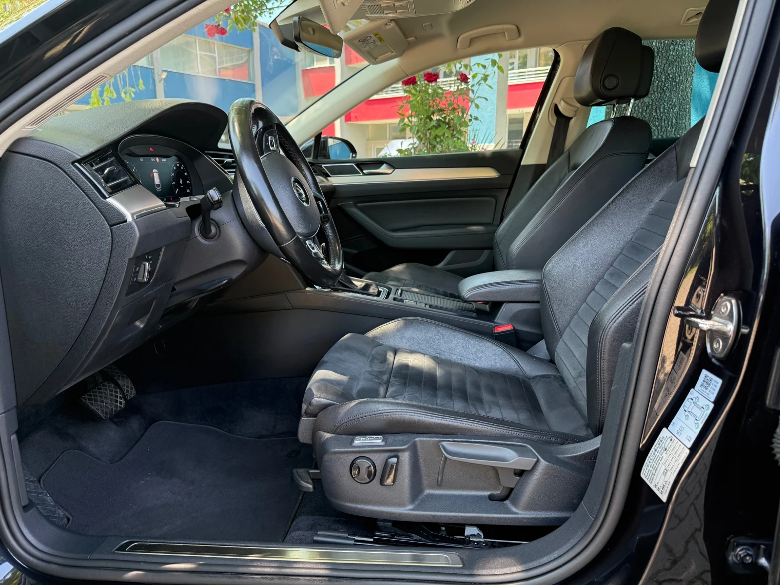 VW Passat 2.0TDi, VIRTUAL, ALCANTARA, DISTRONIK, 190k.c, снимка 5 - Автомобили и джипове - 55593779